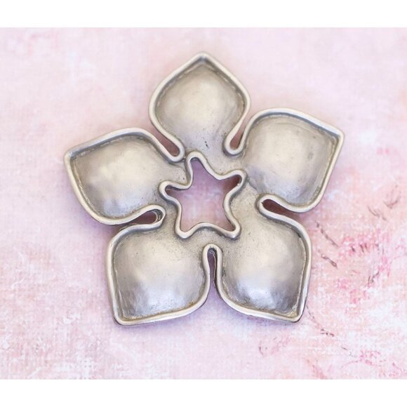 Vintage Silver Tone Floral Brooch | H30 - Picture 1 of 2